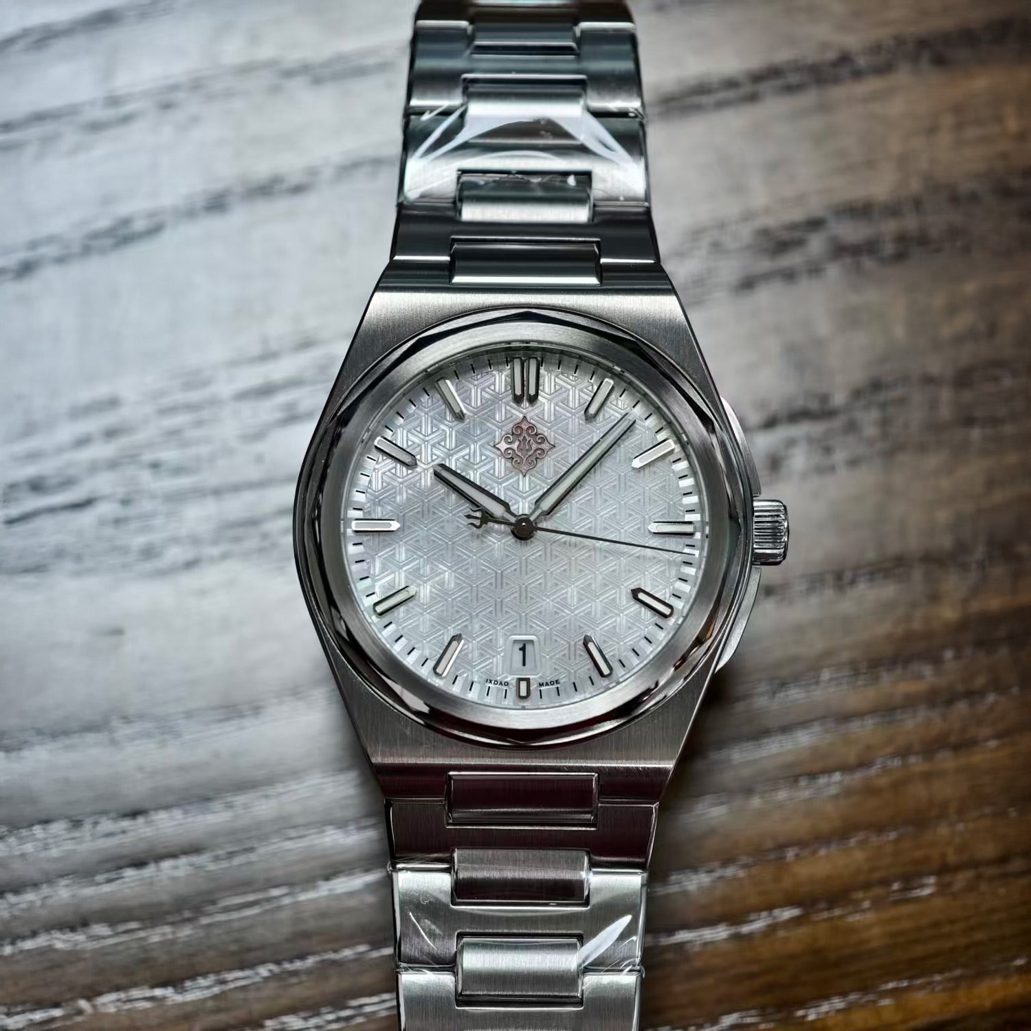 The Warrior White MOP - Date 37.5 - Ixdao Watches